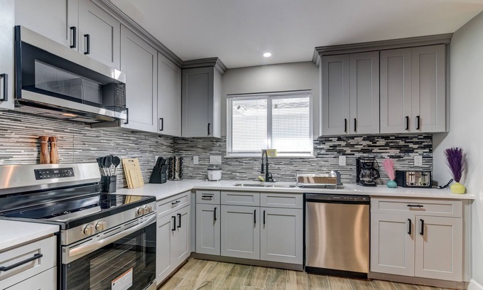 Edgebrook Casa | Modern 3 bedroom home with Hot tub and great outdoor ambiance!