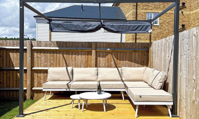 Staplefield Casa | Modern 3 Bedroom House within 1 hour of London