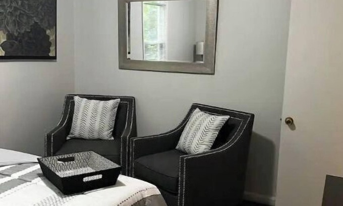 Oak Park Casa | Modern 3 bedroom in the center of it all!!