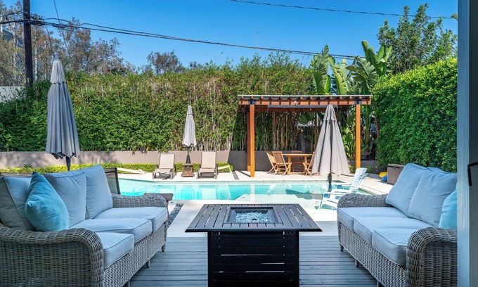 Los Cerritos Casa | Modern 3 bedroom pool house with above ground hot tub, big backyard