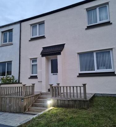 Benbecula Casa | Modern 3 Bedroom Property centrally based