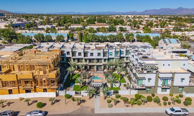 Entertainment District Casa | Modern 3 bedroom Scottsdale Townhome w/ rooftop deck