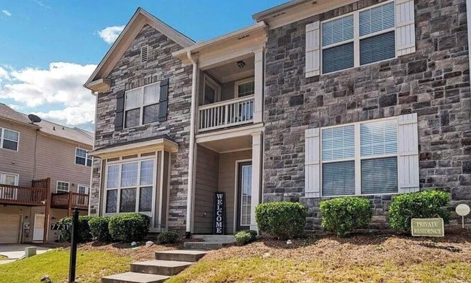 Fairburn Casa | Modern 3-bedroom townhome minutes away from Atlanta International Airport
