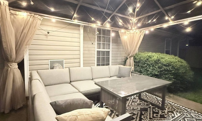Prosperity Church Road Casa | Charming 3-bedroom house with WiFi and AC in welcoming Charlotte