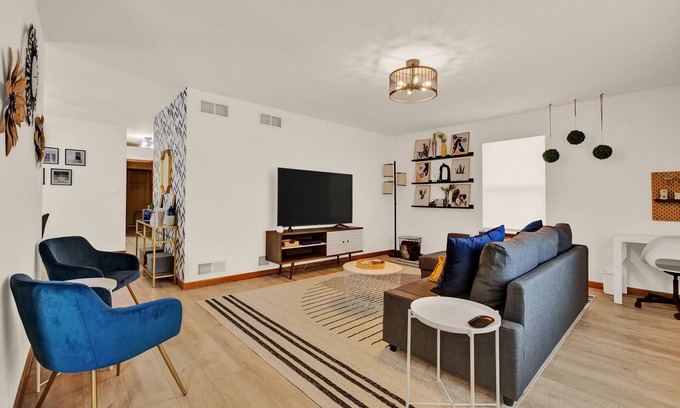West Allis Casa | Modern 3 BR Minutes to WI Statefair, MKE Zoo, Brewers, & Hospital
