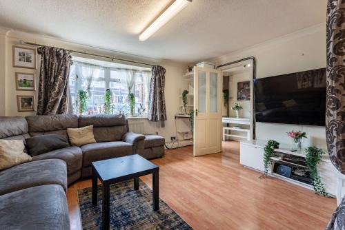 Langley Marish Apartamento | Modern 3BD Stay near Elizabeth Line & Heathrow