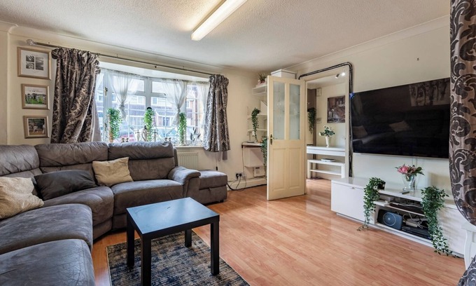 Langley Marish Apartamento | Modern 3BD Stay near Elizabeth Line and Heathrow