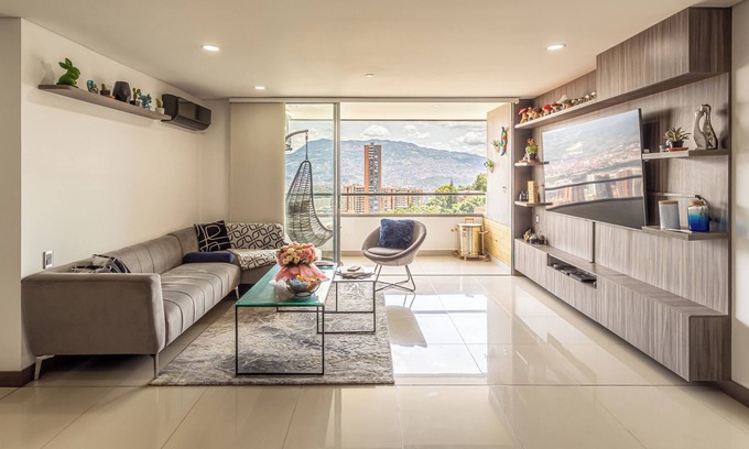 Castropol Apartamento | Modern 3BR/2.5BA APT in El Poblado w/ 600+ Mbps Wifi, A/C, BBQ, Balcony + View