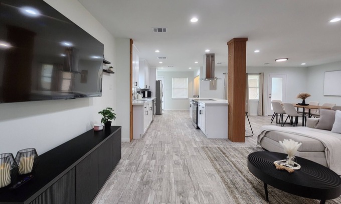 Westbury Casa | Modern 3BR/2BA Home- 15 Mins From NRG Stadium!