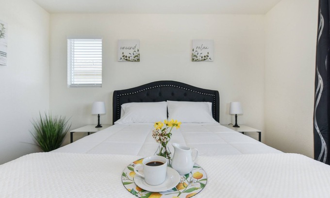 Roseville Casa | Modern 3BR/2BA Perfect for Longer Stays