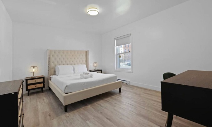 Sainte-Marie Apartamento | Modern 3BR Gem in Montreal's Gay Village, Perfect for Exploring the City