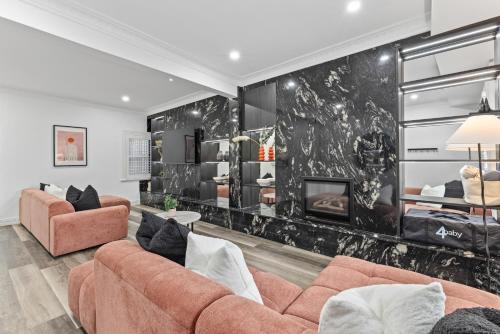 Glebe Apartamento | Modern 3BR Glebe Home with Terrace & Garage for 8