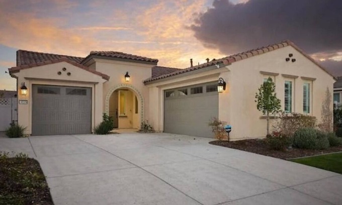 Greenacres Casa | Modern 3BR Home Gated Community