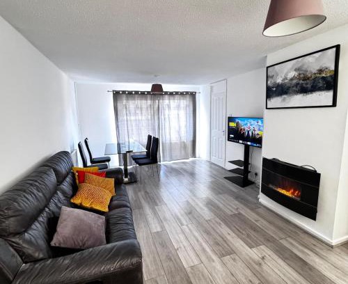 North End Casa | Modern 3BR House with Free Parking