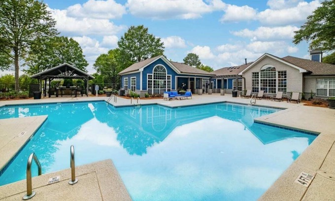 Athens Apartamento | Modern 3BR Near UGA & Sanford Stadium, Pool + Gym and Hospitals
