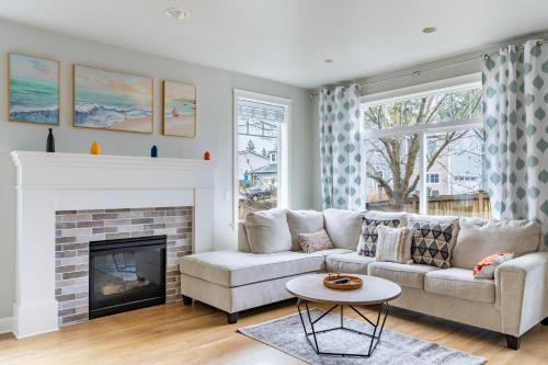 Edmonds Apartamento | Modern 3BR Retreat in Edmonds - Pets Welcome!