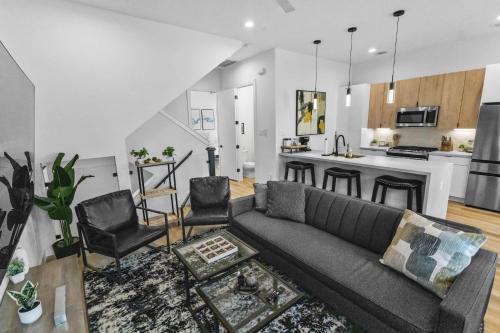 OST - South Union Casa | Modern 3BR Townhome Gated Sleeps 10 Parking