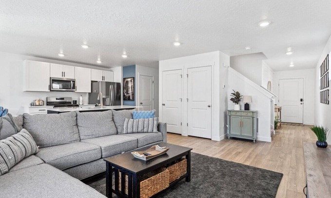 Lehi Casa | Modern 3BR Townhome in Lehi UT