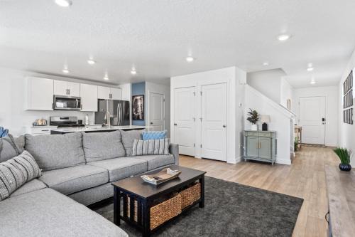 Lehi Casa | Modern 3BR Townhome in Lehi UT