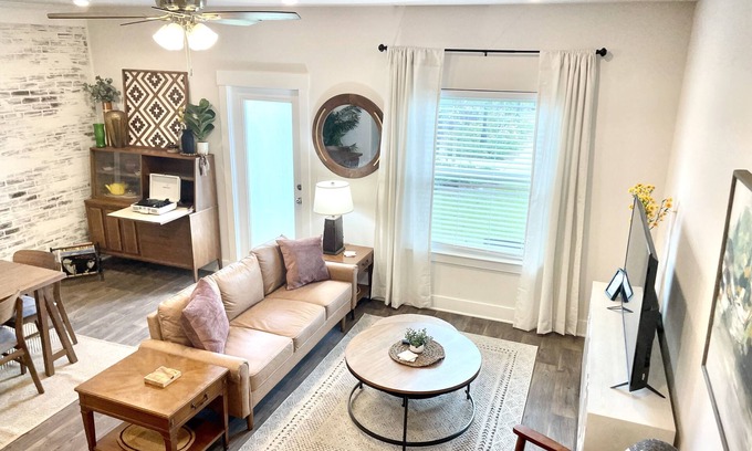 Pine Forest Casa | Modern 3BR Townhome w/Pool | Downtown & Beaches!