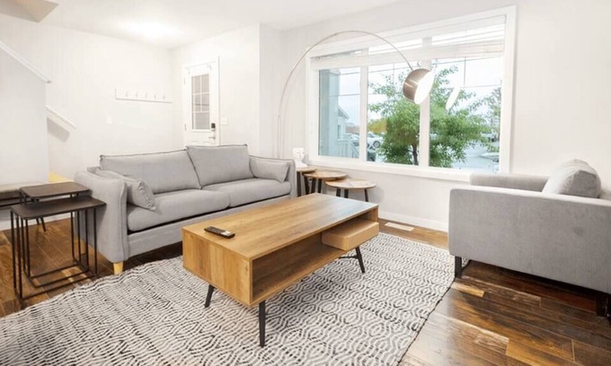 Fort Gary Casa | Modern 3BR Townhouse with Parking & Laundry