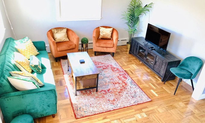 Revere Apartamento | Modern 3BR with free parking near Revere Beach!!