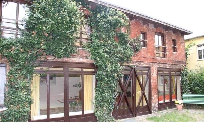 Reinickendorf Casa | Modern 3V apartment in a listed building in Berlin's Reinickendorf area