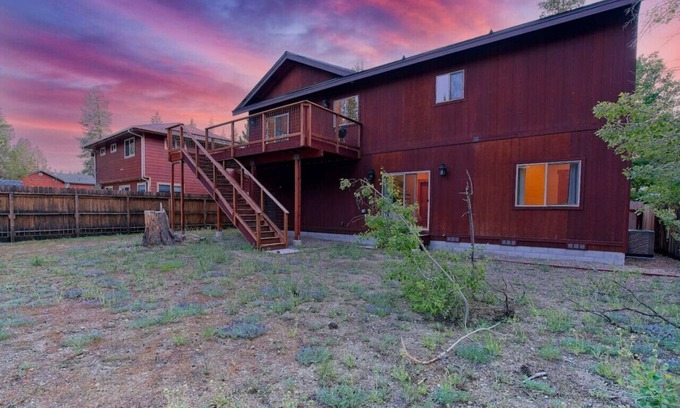 Tahoe Paradise Cabina | Modern 4/2.5 Chalet—Lake Baron @ South Lake Tahoe