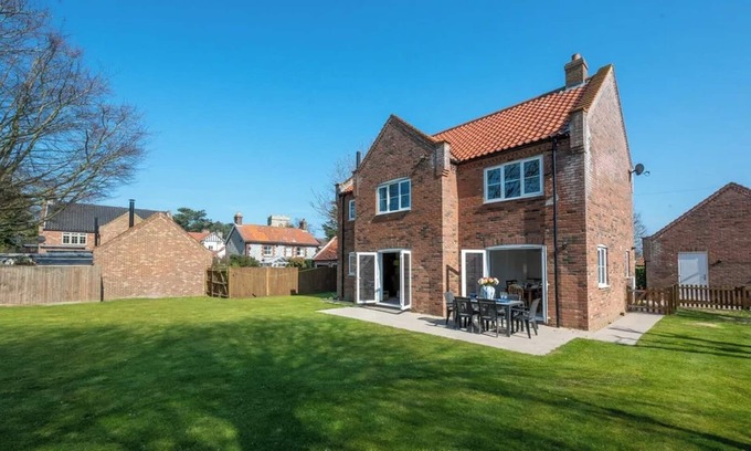 West Runton Casa | Modern 4-Bed Coastal Retreat in West Runton
