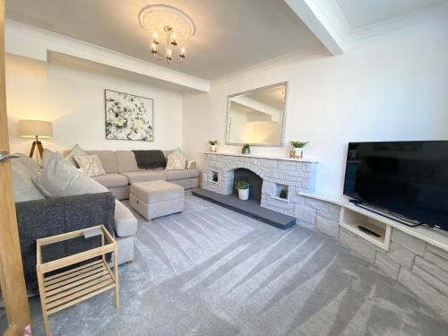 Llanrwst Casa | Modern 4-bed Cottage Llanwrst Town Centre & Parking - Snowdonia! near Betws-y-Coed