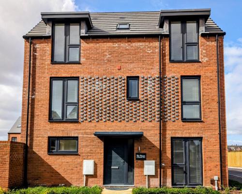Llanwern Casa | Modern 4 bed house in Newport home away from home