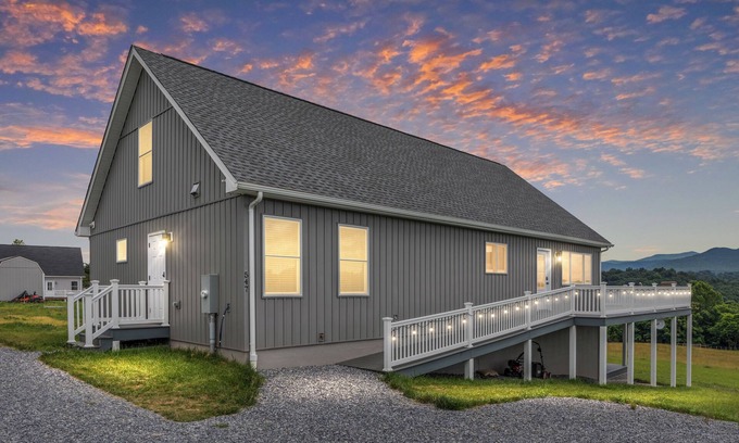 Stanley Casa | Modern 4-bedroom Country House in Stanley with A Big Sky View!