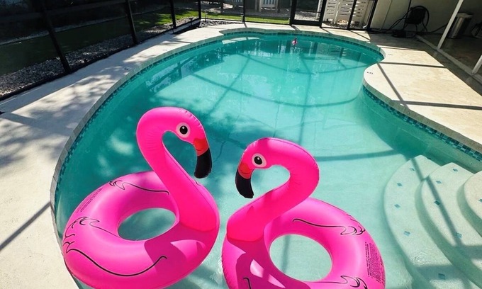Lake Sarasota Casa | Modern 4-bedroom house with Heated Pool and Outdoor Firepit in Sarasota.