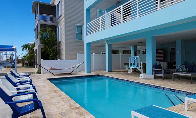 Key Largo Casa | Modern 4 bedroom Keys home “Salt Life” with a pool. This home is on the Canal.