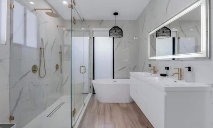 Country Club Section Villa | Modern 4 bedroom stay Oasis Villa with Turkish bath