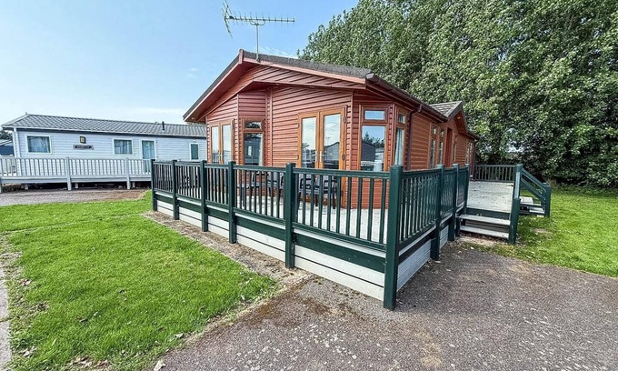 Hunstanton Cabina | Modern 4 berth lodge with decking at Manor Park in Hunstanton ref 23024W