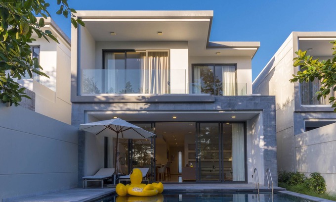 Ngu Hanh Son Villa | Modern 4 BR villa-golf view for family