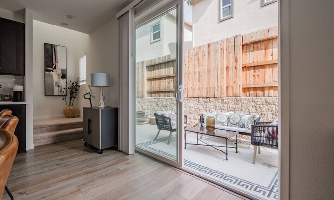 Folsom Casa | Modern 4BD/3BA Luxury Home