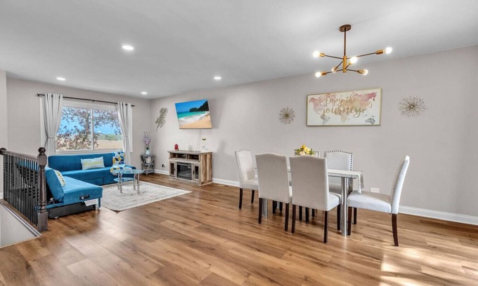 Lake in the Hills Casa | Modern 4BD Home in Lake Hills Pet friendly