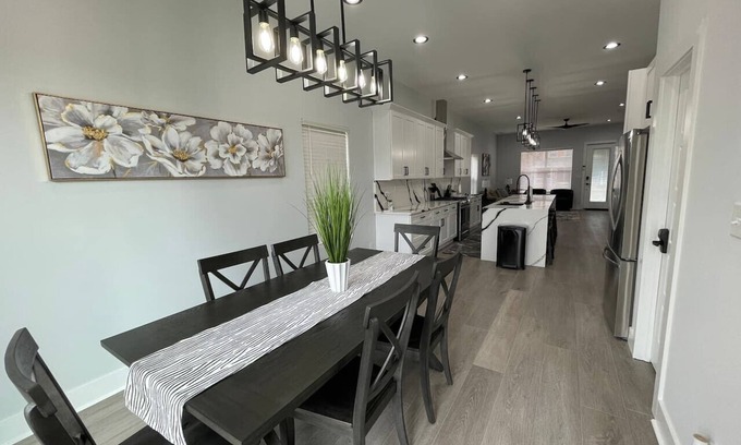 Fall Creek Place Casa | Modern 4BR/5BA Downtown Indpls