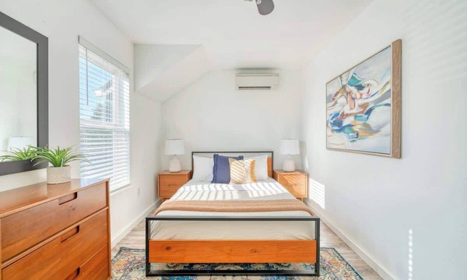 Vernon Casa | Alberta Arts Luxury, Sleeps 8, Walk Score 99