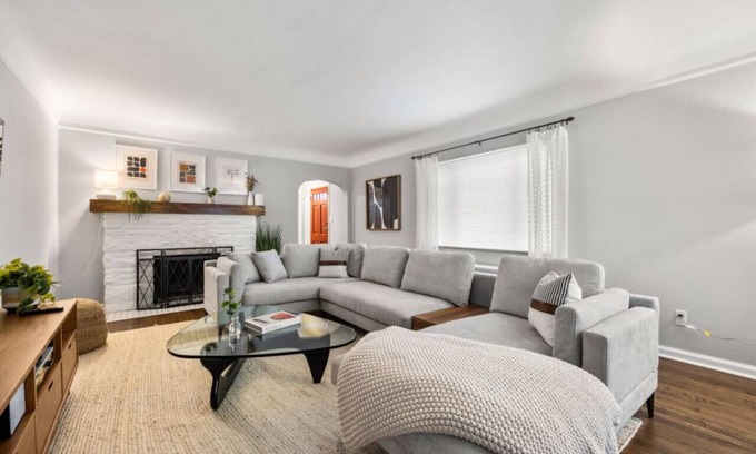 Clawson Casa | Modern 4BR Escape Near Downtown Clawson – Sleeps 8