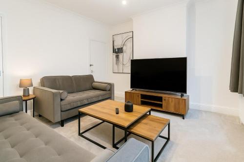 Cradley Apartamento | Modern 4BR Home in Dudley