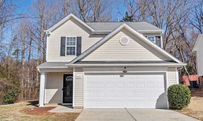 Paw Creek Casa | Modern 4BR Oasis - Near Airport & Uptown