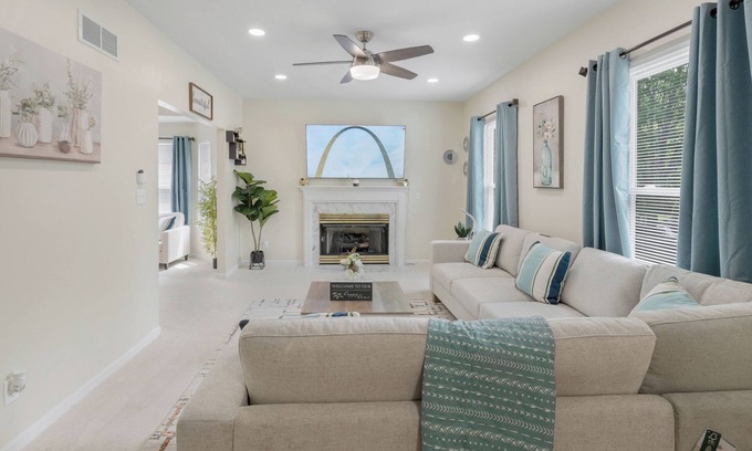 Central West End Casa | Modern 4BR Retreat Near Fox & Universities @ Prime CWE Location w/ Free Parking!