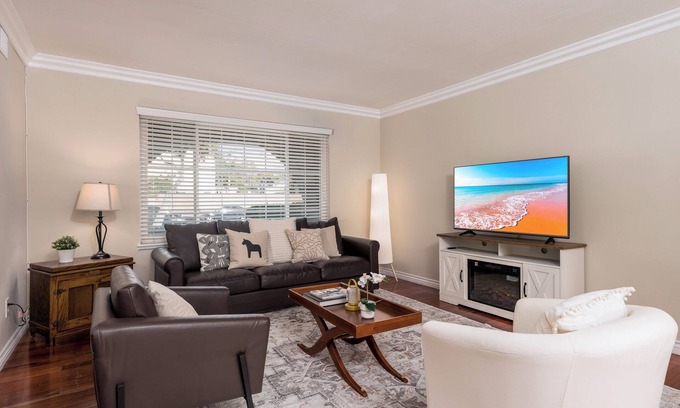Chino Casa | Modern 4BR Retreat with Charming Interiors&Comfort