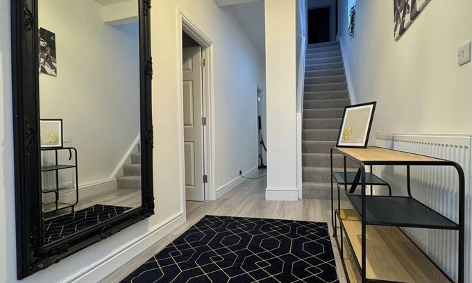 Canning Town North Casa | Modern 5 Bed near ExCel - Big Ben with FAST WI FI