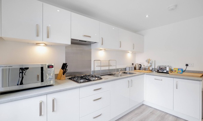 Aylesbury Casa | Modern 5 Bedroom 3 Bathroom Serviced House Aylesbury with parking