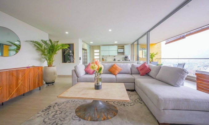 Lalinde Apartamento | Modern 5 Bedroom w/Jacuzzi & Amazing View, Poblado