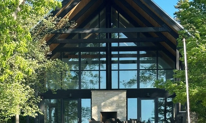 Sister Lakes Casa | Modern 5-BR home on Magician lake - space for family fun, swimming & sunsets